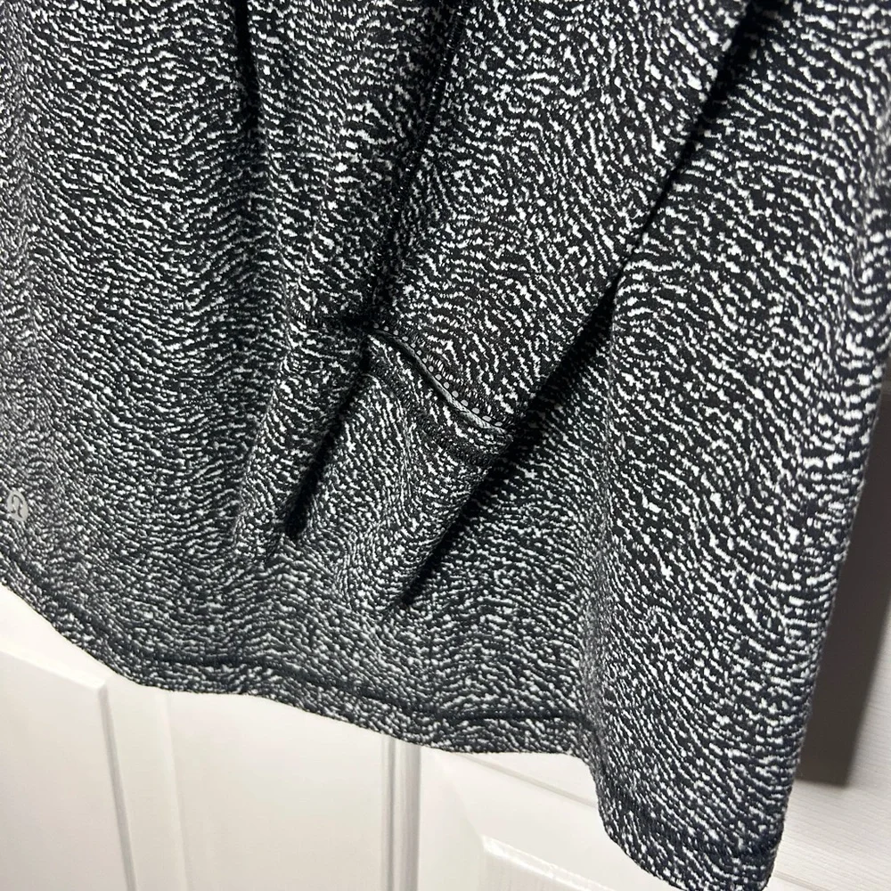 Lululemon Outrun 1/2 Zip- Running Luon Ripple Jacquard Black White